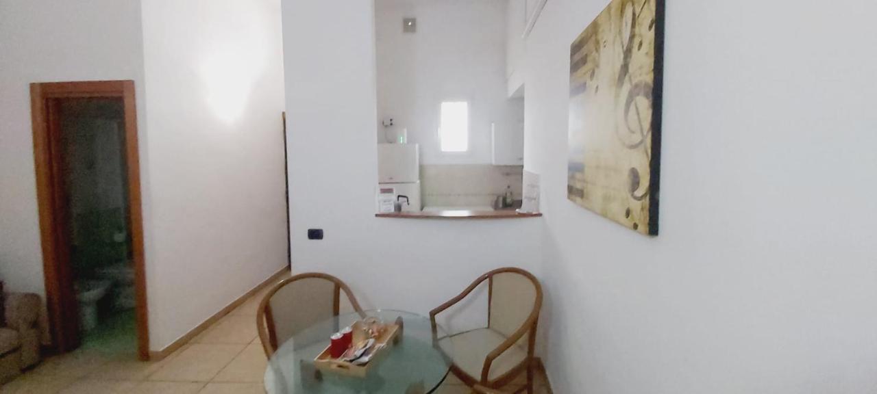 Mamo1 - Appartamento In Pieno Centro Citta Bari Luaran gambar