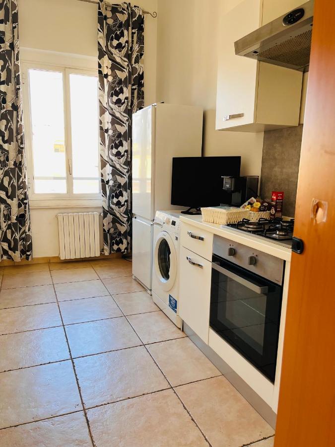 Mamo1 - Appartamento In Pieno Centro Citta Bari Luaran gambar