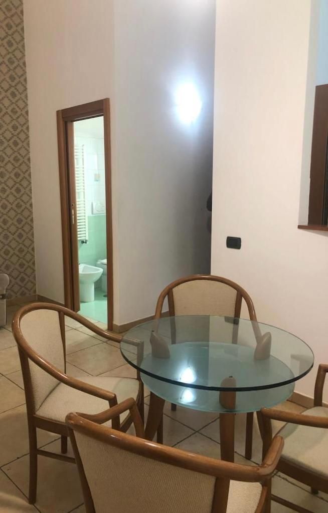 Mamo1 - Appartamento In Pieno Centro Citta Bari Luaran gambar