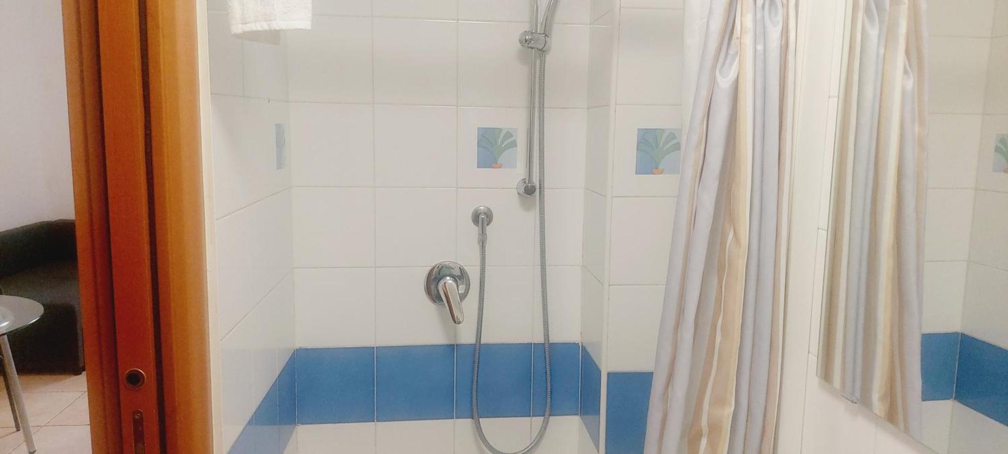 Mamo1 - Appartamento In Pieno Centro Citta Bari Luaran gambar